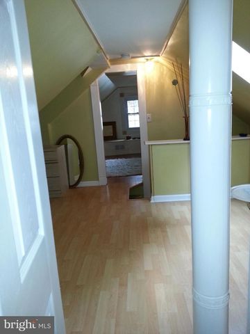 2063 WOODFORD RD, Vienna, VA 22182