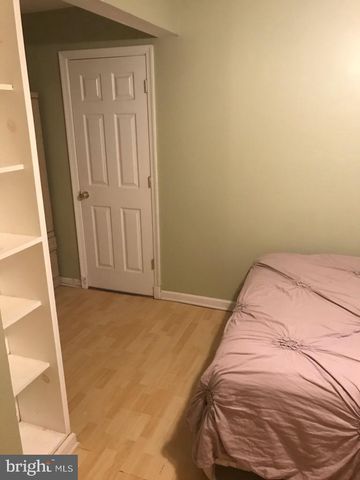 2063 WOODFORD RD, Vienna, VA 22182