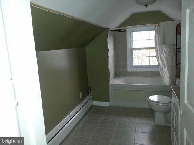 2063 WOODFORD RD, Vienna, VA 22182
