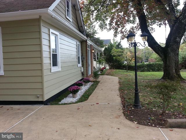 2063 WOODFORD RD, Vienna, VA 22182