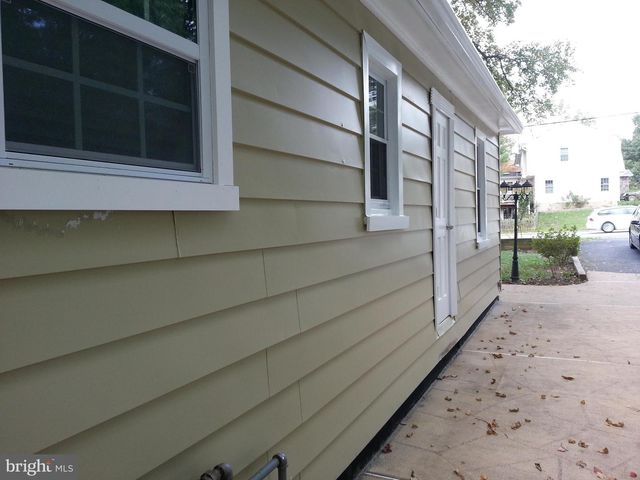2063 WOODFORD RD, Vienna, VA 22182