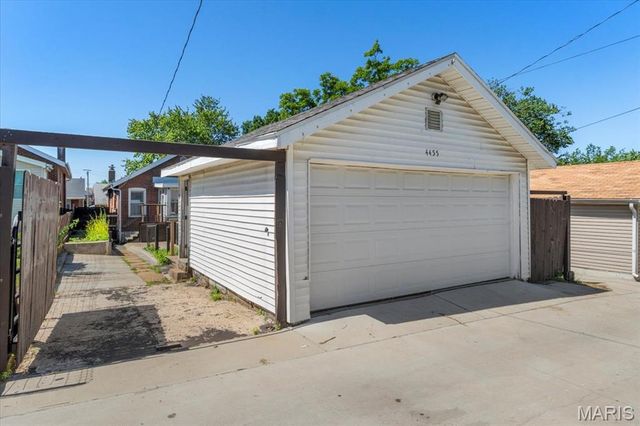 4455 Ellenwood Avenue, St Louis, MO 63116