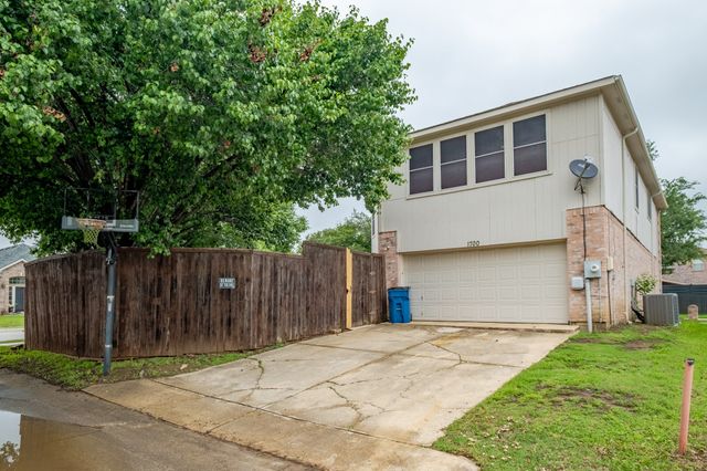 1700 Yosemite Drive, Lewisville, TX 75077