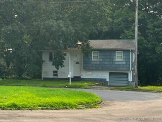 2 Heather Road, Hamden, CT 06518