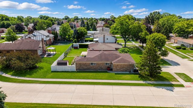 34398 Greentrees Road, Sterling Heights, MI 48312