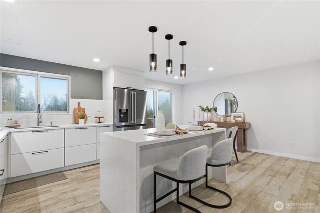 8253 NE 145th Street, Kirkland, WA 98034