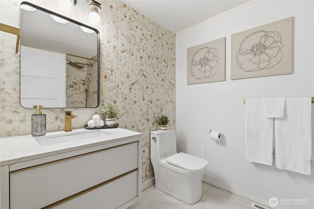 8253 NE 145th Street, Kirkland, WA 98034