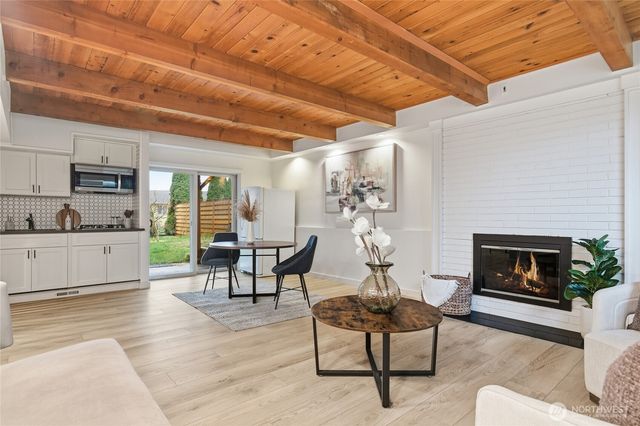 8253 NE 145th Street, Kirkland, WA 98034