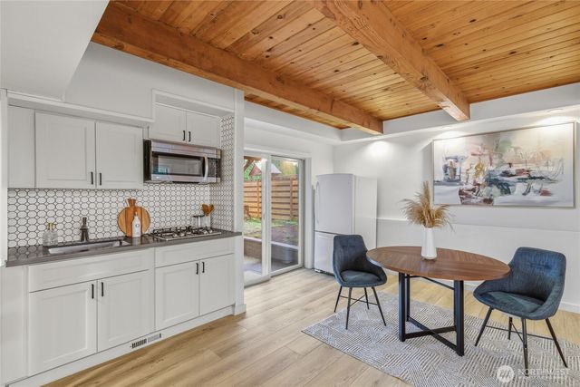 8253 NE 145th Street, Kirkland, WA 98034