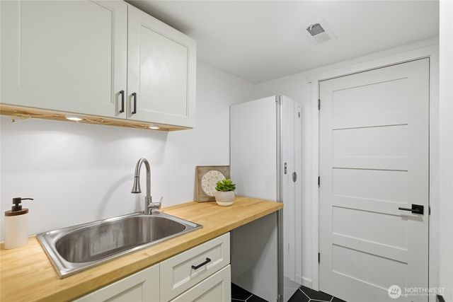 8253 NE 145th Street, Kirkland, WA 98034