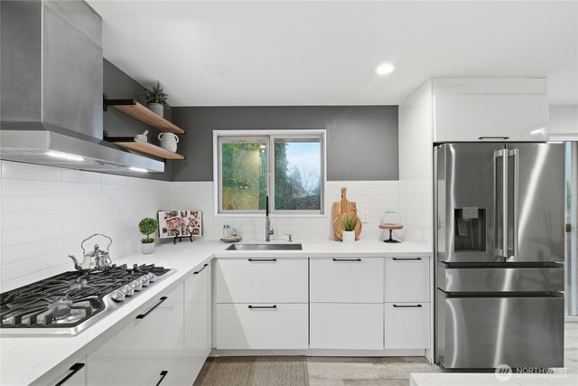 8253 NE 145th Street, Kirkland, WA 98034