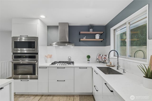 8253 NE 145th Street, Kirkland, WA 98034