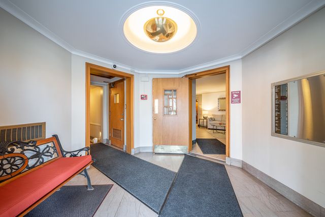 1585 RIDGE Avenue 502, Evanston, IL 60201