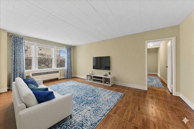 1585 RIDGE Avenue 502, Evanston, IL 60201