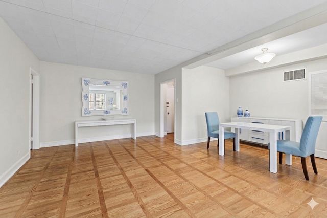 1585 RIDGE Avenue 502, Evanston, IL 60201