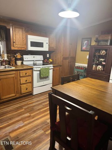 307 E Walden St, Lafollette, TN 37766