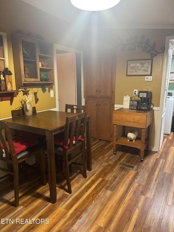 307 E Walden St, Lafollette, TN 37766