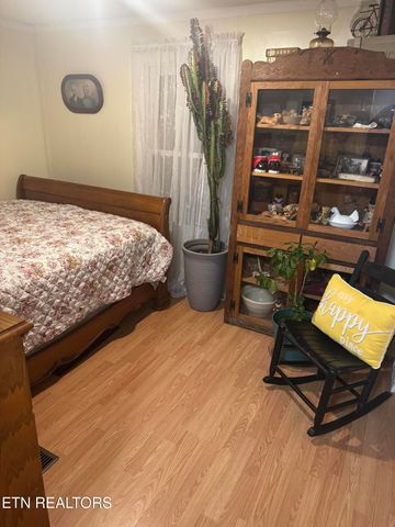 307 E Walden St, Lafollette, TN 37766