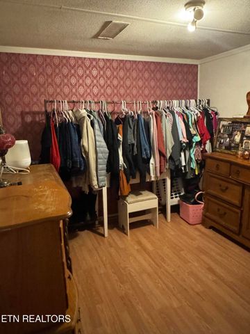 307 E Walden St, Lafollette, TN 37766