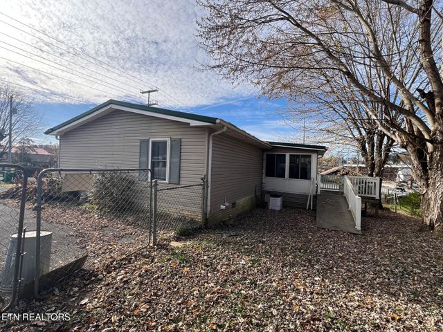 307 E Walden St, Lafollette, TN 37766