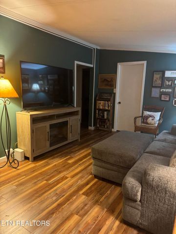 307 E Walden St, Lafollette, TN 37766