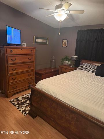 307 E Walden St, Lafollette, TN 37766