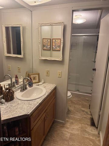 307 E Walden St, Lafollette, TN 37766