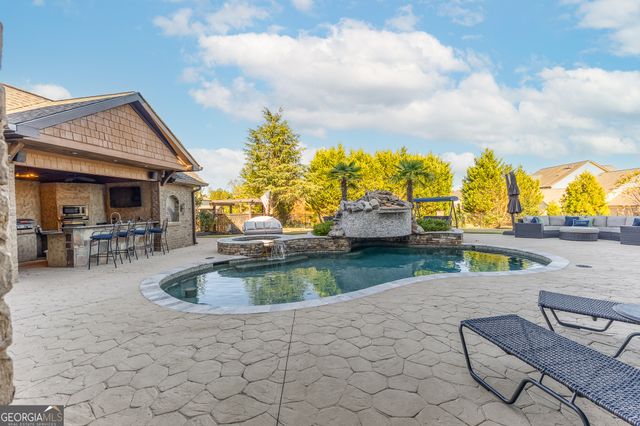 2417 Sunflower Drive, Hoschton, GA 30548