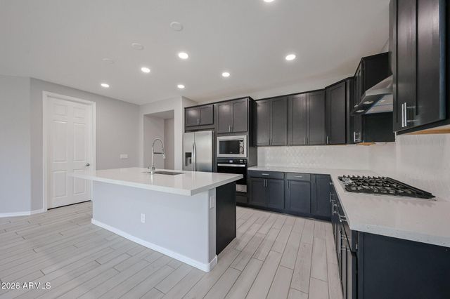 7048 W WINSTON Drive, Laveen, AZ 85339