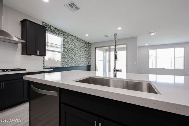 7048 W WINSTON Drive, Laveen, AZ 85339