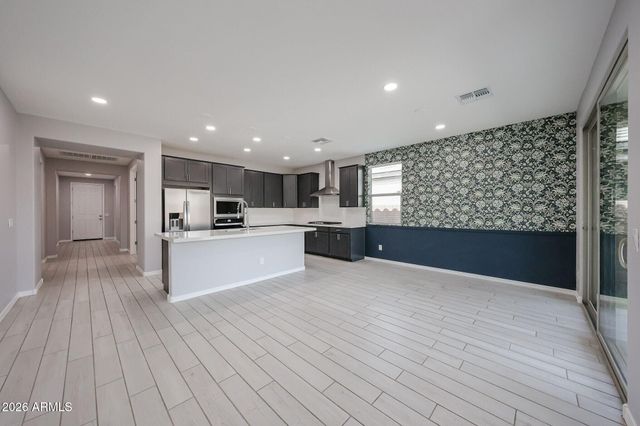 7048 W WINSTON Drive, Laveen, AZ 85339