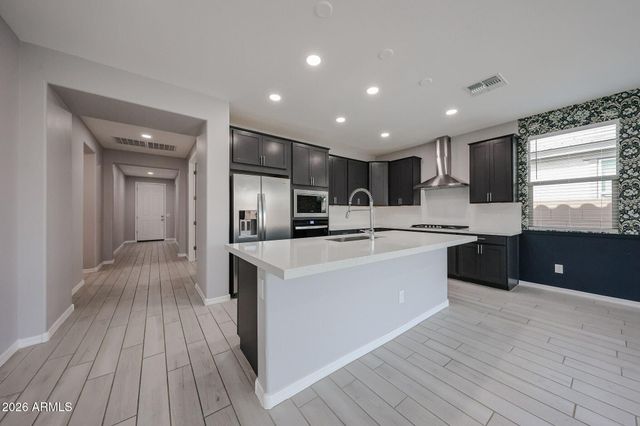 7048 W WINSTON Drive, Laveen, AZ 85339