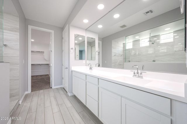 7048 W WINSTON Drive, Laveen, AZ 85339