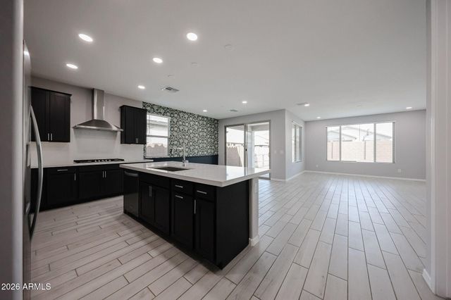 7048 W WINSTON Drive, Laveen, AZ 85339