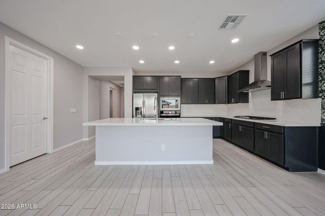 7048 W WINSTON Drive, Laveen, AZ 85339