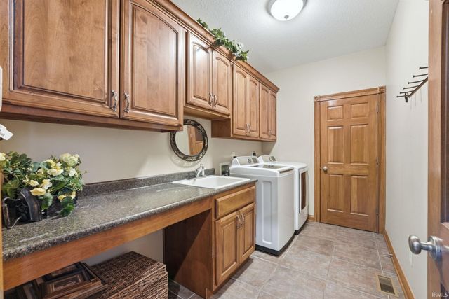 434 Royal Crest Drive, Fort Wayne, IN 46814