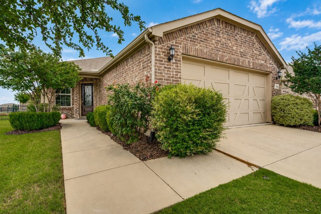 7661 Heritage Drive, Little Elm, TX 76227