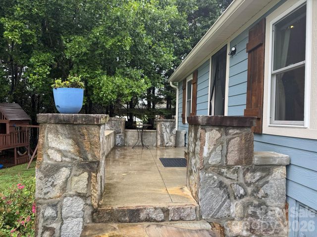 213 Sandy Creek Court, Hendersonville, NC 28792