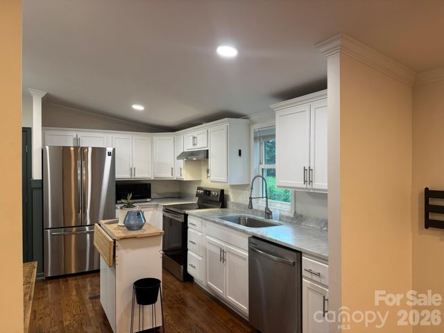 213 Sandy Creek Court, Hendersonville, NC 28792