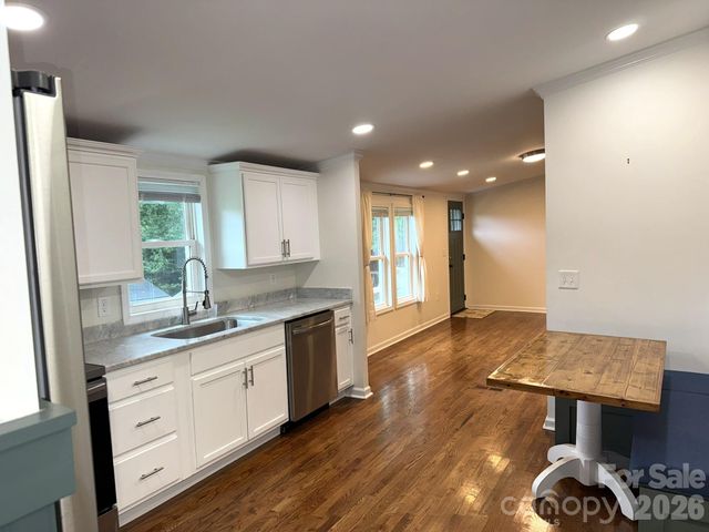 213 Sandy Creek Court, Hendersonville, NC 28792