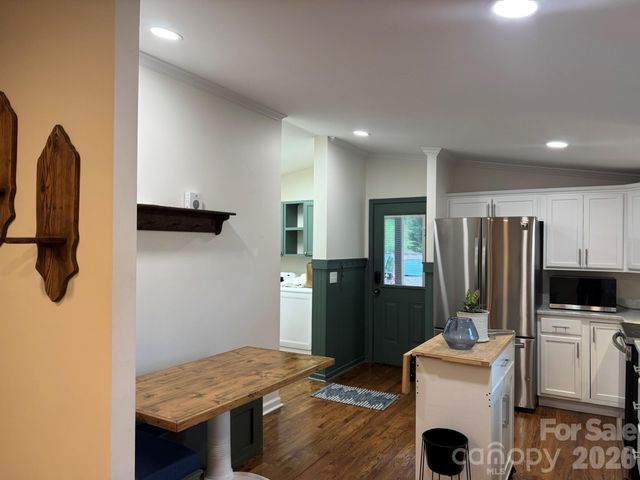 213 Sandy Creek Court, Hendersonville, NC 28792