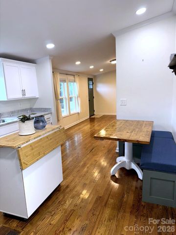 213 Sandy Creek Court, Hendersonville, NC 28792