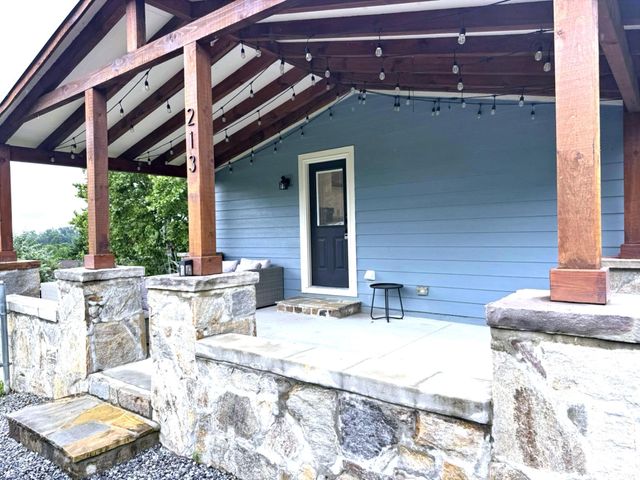 213 Sandy Creek Court, Hendersonville, NC 28792
