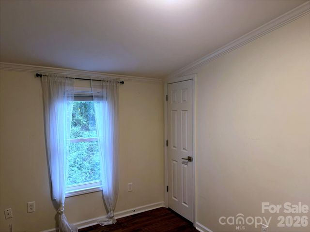 213 Sandy Creek Court, Hendersonville, NC 28792