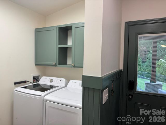 213 Sandy Creek Court, Hendersonville, NC 28792