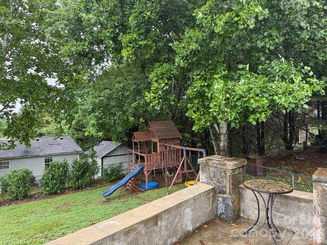 213 Sandy Creek Court, Hendersonville, NC 28792