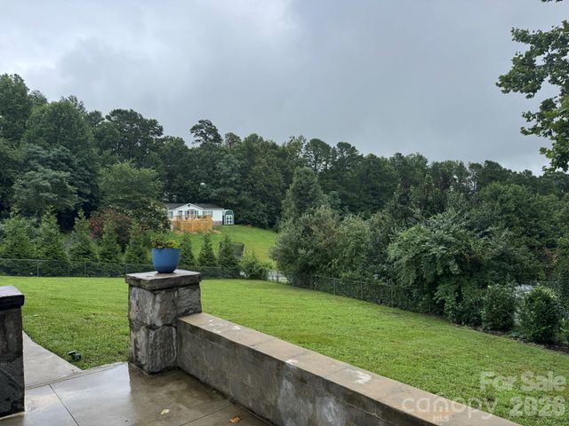 213 Sandy Creek Court, Hendersonville, NC 28792
