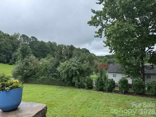213 Sandy Creek Court, Hendersonville, NC 28792