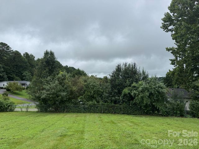 213 Sandy Creek Court, Hendersonville, NC 28792