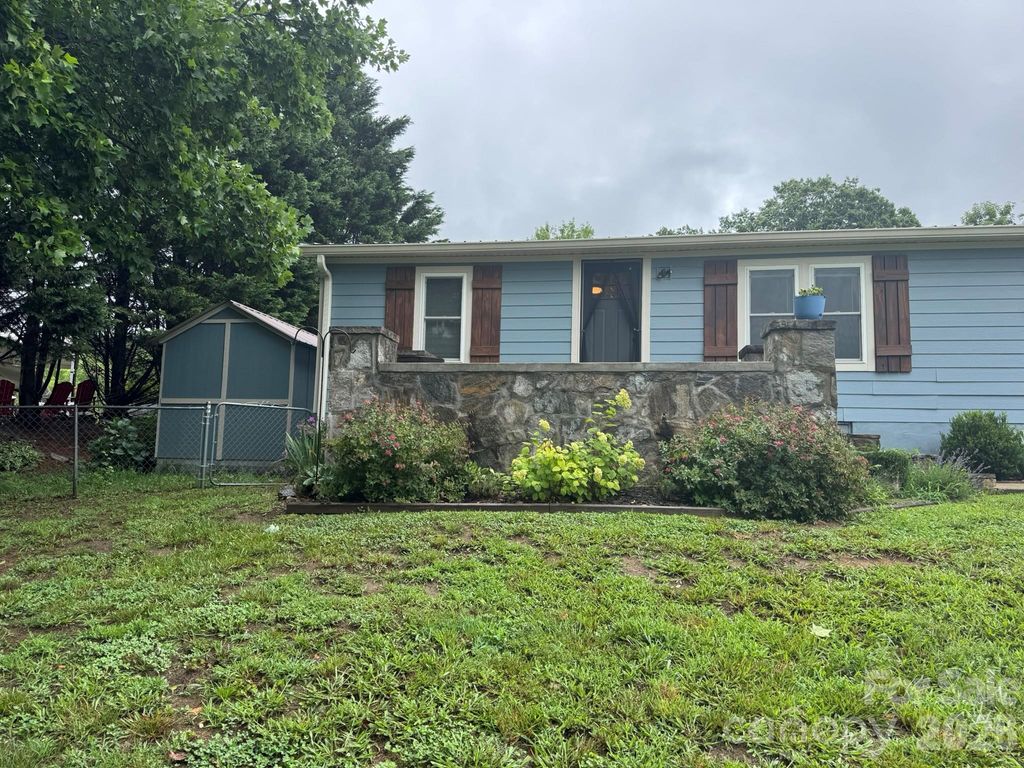 213 Sandy Creek Court, Hendersonville, NC 28792